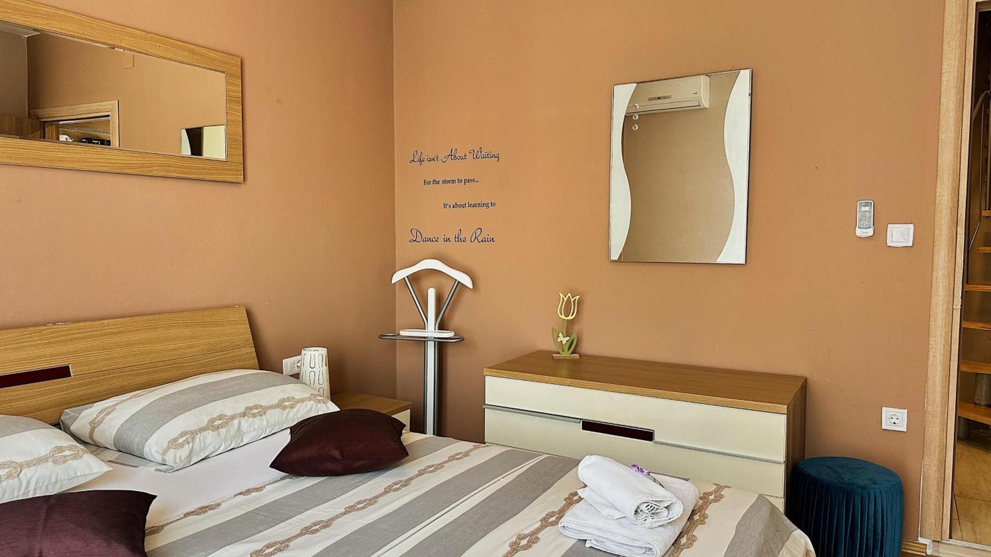 Apartments Matea Тисно Экстерьер фото