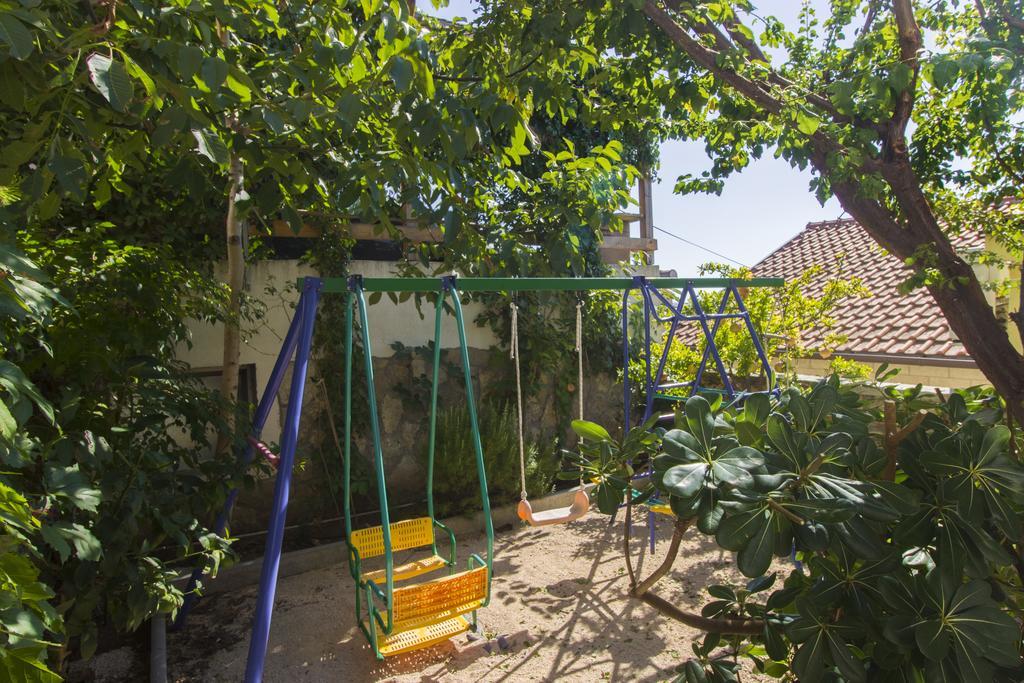 Apartments Matea Тисно Экстерьер фото