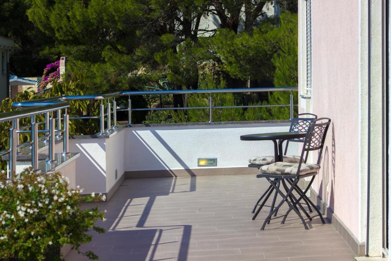Apartments Matea Тисно Экстерьер фото