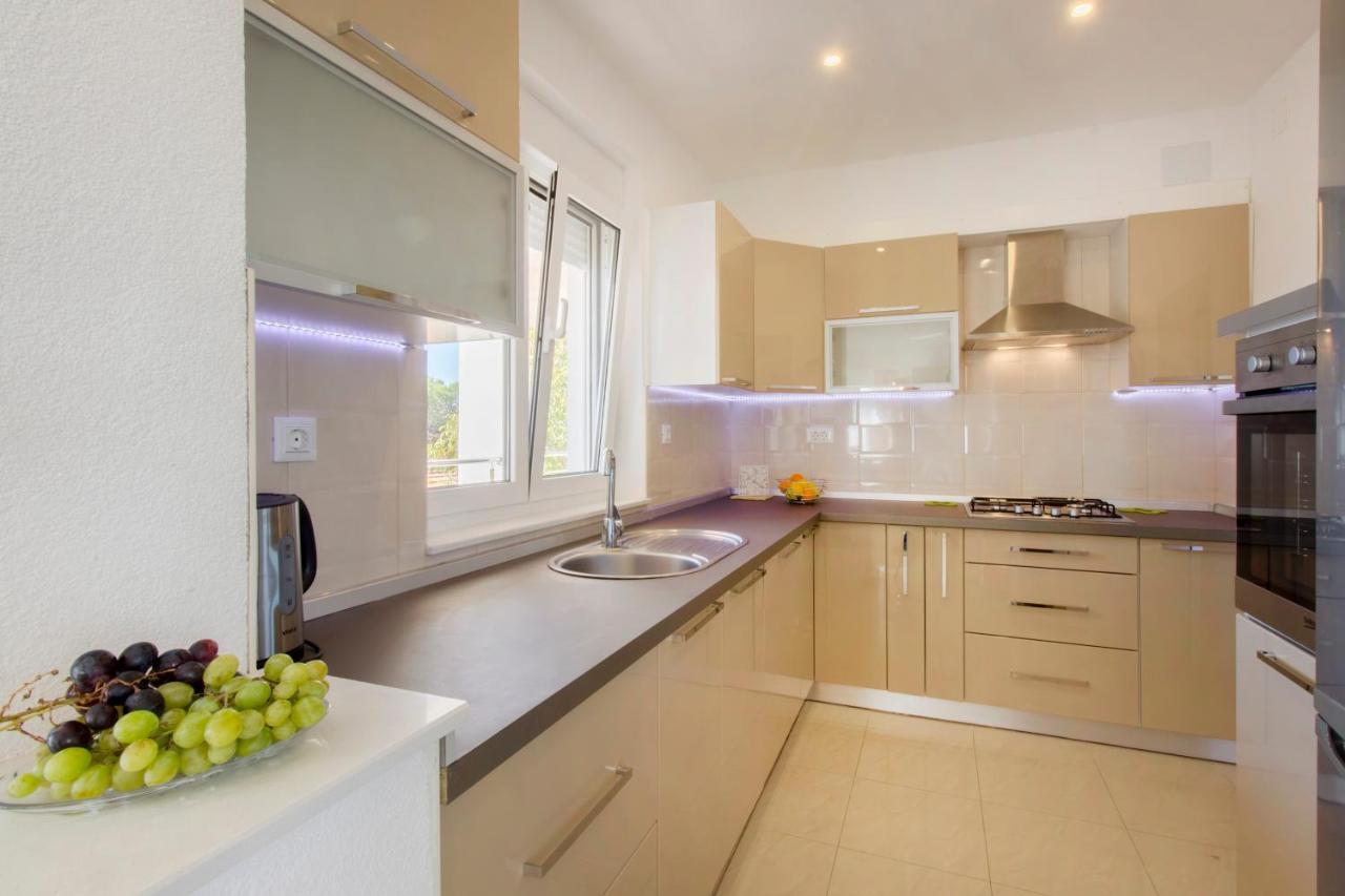 Apartments Matea Тисно Экстерьер фото